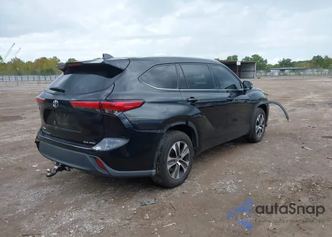 2022 Toyota Highlander Xle z USA, uszkodzony, nr VIN 5TDGZRBH3NS231815